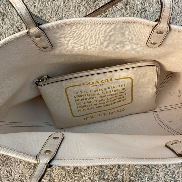 COACH SIGNATURE REVERSIBLE ROAD TRIP NEW YORK CITY TOTE - Picture 5 of 10